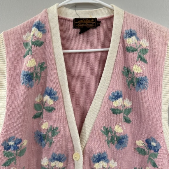 Vintage Eddie Bauer floral knit grandmacore vest - Picture 2 of 8